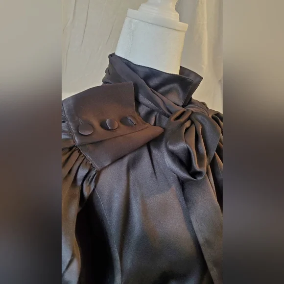 Victorian Blouse from Ichabod Sleepy Hallow Collection - Picture 4 of 10